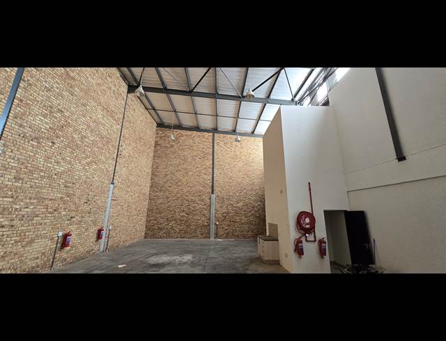 318M² WAREHOUSE TO LET IN NORTH RIDING