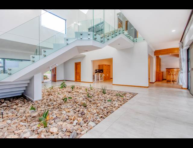 4 BEDROOM HOUSE TO LET IN DAINFERN GOLF ESTATE