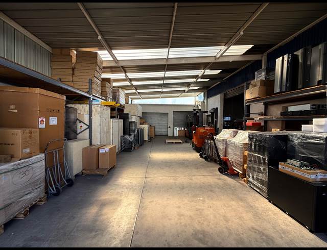 1,043M² WAREHOUSE TO LET IN ORMONDE