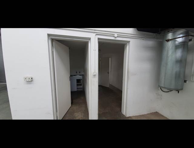 300M² WAREHOUSE TO LET IN SEBENZA