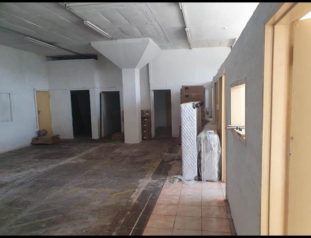 1,250M² WAREHOUSE TO LET IN NEW GERMANY