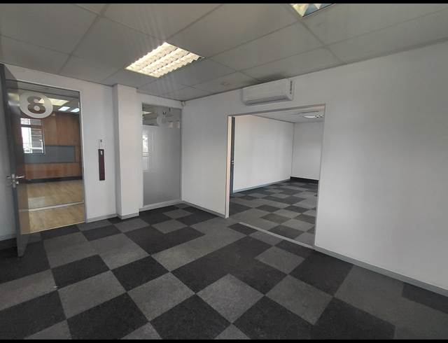 299M² OFFICE TO LET IN BRYANSTON