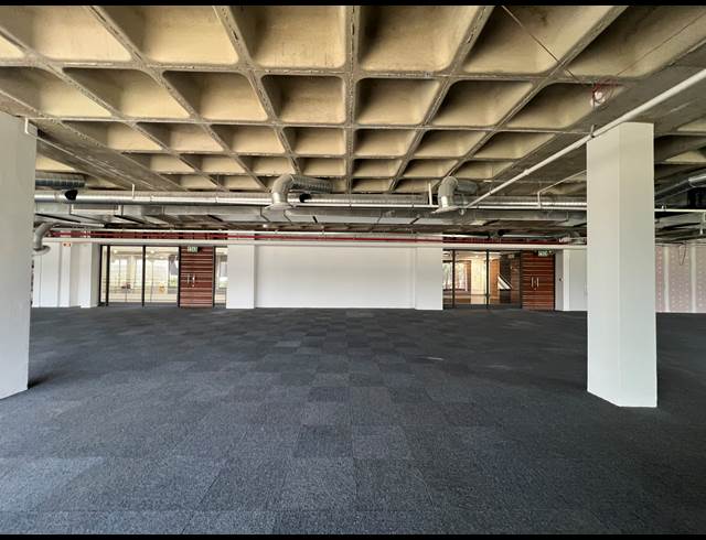 186.30M² OFFICE TO LET IN HIGHVELD