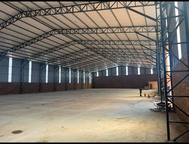 2,531M² WAREHOUSE TO LET IN AEROTON