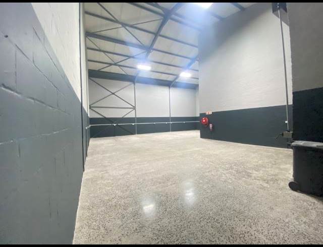 302M² WAREHOUSE TO LET IN STIKLAND INDUSTRIAL