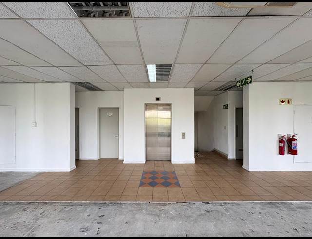 749M² OFFICE TO LET IN RANDJESPARK