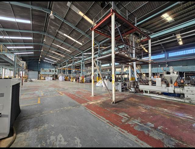 9,057M² FACTORY TO LET IN TUNNEY
