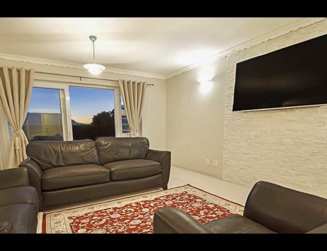 5 BEDROOM FREESTANDING RENTED IN FLAMINGO VLEI