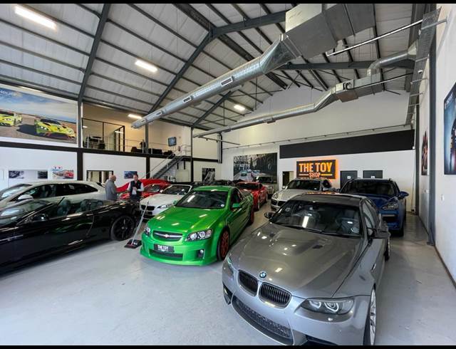 435M² WAREHOUSE TO LET IN PAARDEN EILAND