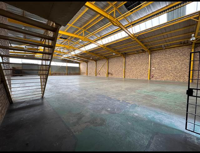 1,300M² WAREHOUSE TO LET IN ROBERTVILLE
