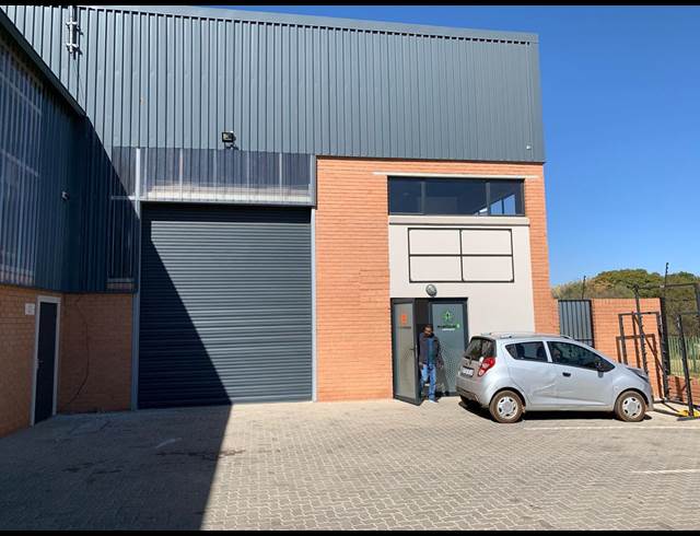 165M² WAREHOUSE TO LET IN LASER PARK