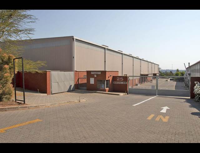 13,088M² WAREHOUSE TO LET IN LONGMEADOW