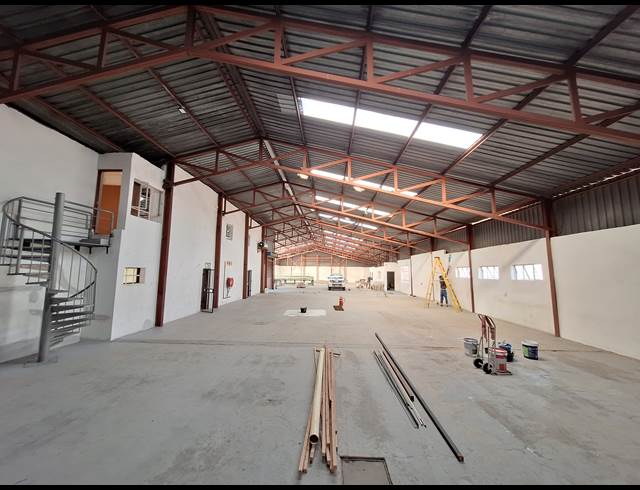 1,200M² WAREHOUSE TO LET IN STORMILL
