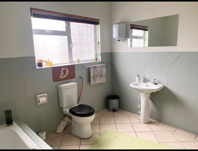 BUSINESS PROPERTY TO RENT IN MOWBRAY