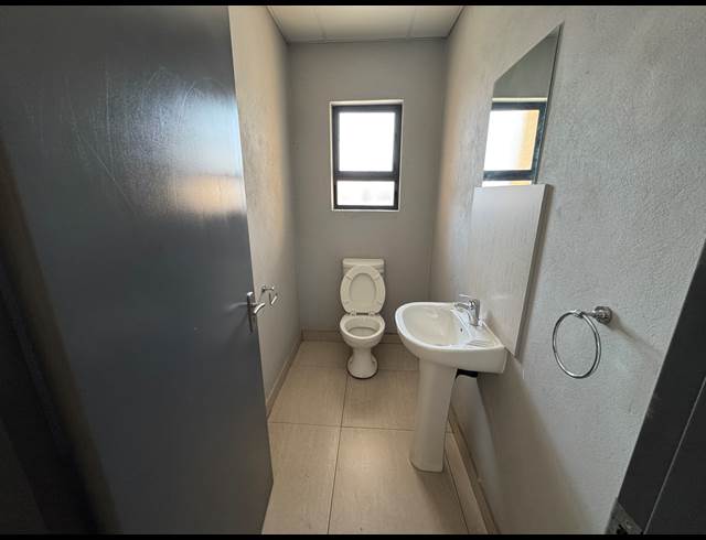256M² WAREHOUSE TO LET IN PRINCESS AH