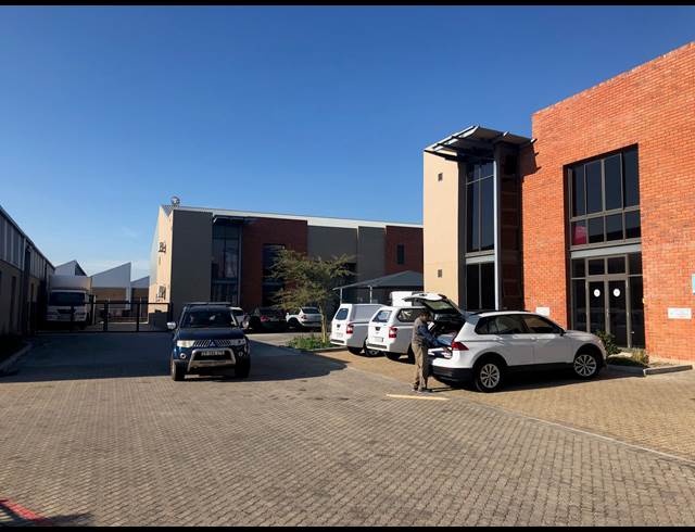 558M² WAREHOUSE TO LET IN STIKLAND INDUSTRIAL