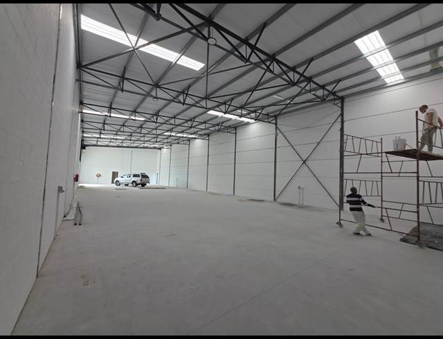 636M² WAREHOUSE TO LET IN FIRGROVE INDUSTRIAL ESTATE
