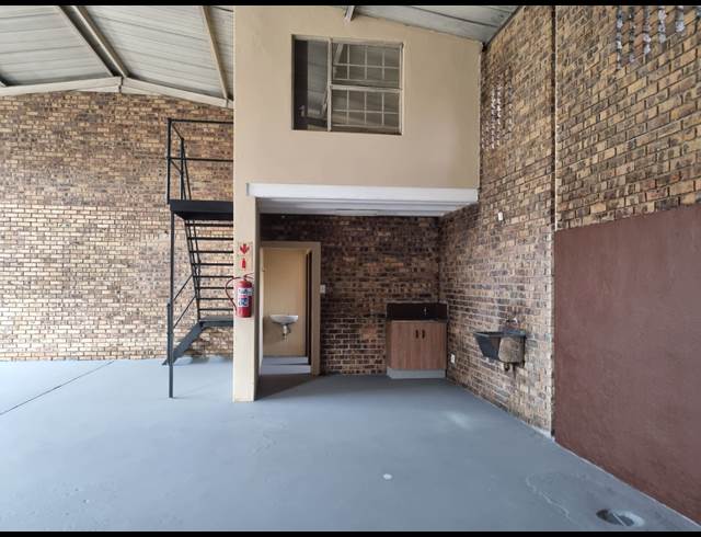 151.30M² WAREHOUSE TO LET IN VINTONIA