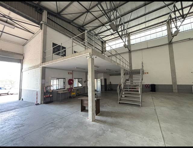 404M² WAREHOUSE TO LET IN MATROOSFONTEIN
