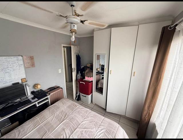 2 BEDROOM PROPERTY TO RENT IN GLEN MARAIS