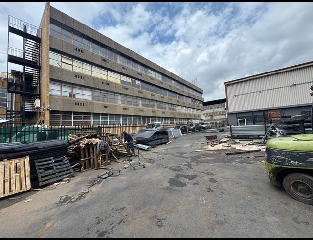 650M² WAREHOUSE TO LET IN WYNBERG