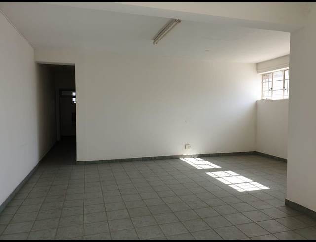 75M² OFFICE TO LET IN ELECTRON