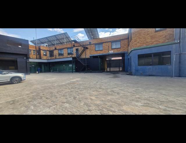 1,000M² WAREHOUSE TO LET IN SELBY
