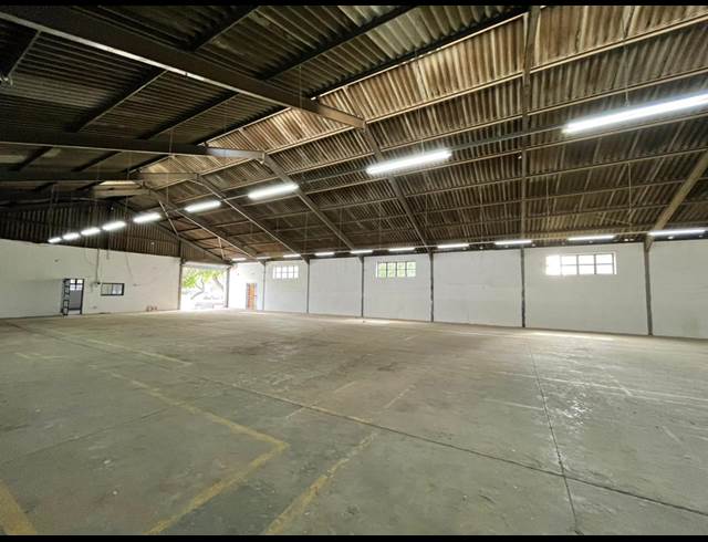 1,050M² WAREHOUSE TO LET IN BEACONVALE