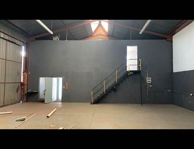 264M² WAREHOUSE TO LET IN ANDERBOLT