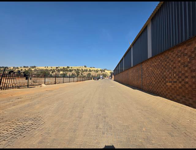816M² WAREHOUSE TO LET IN AEROTON