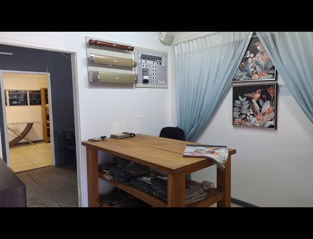 309M² WAREHOUSE TO LET IN RIVERSIDE PARK