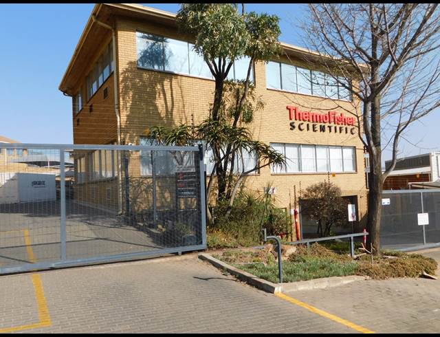 400M² OFFICE TO LET IN STRIJDOMPARK