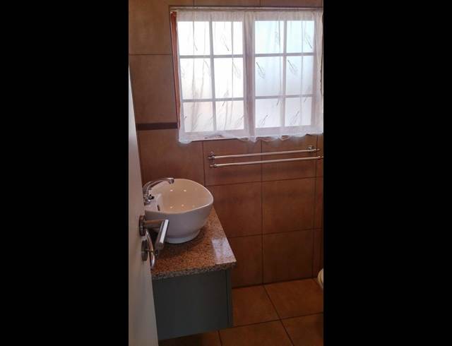 2 BEDROOM PROPERTY TO RENT IN DIE BULT