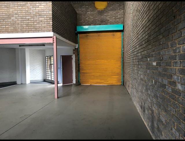 141M² WAREHOUSE RENTED IN HALFWAY HOUSE