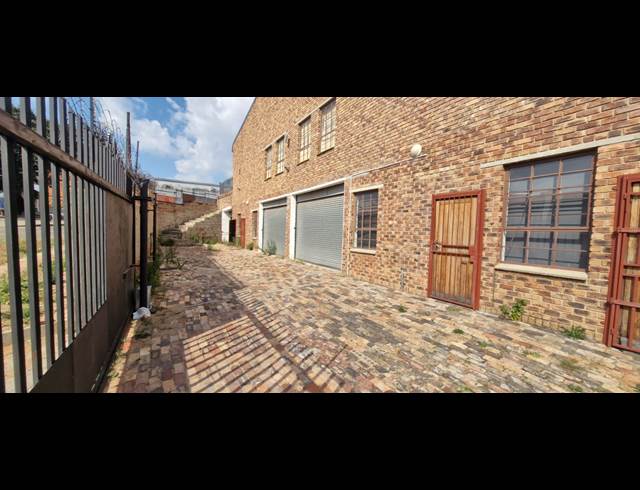 415M² WAREHOUSE TO LET IN TROYEVILLE
