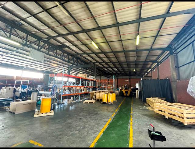 1,966M² WAREHOUSE TO LET IN MEADOWDALE