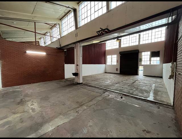 140M² WAREHOUSE TO LET IN NEW ERA