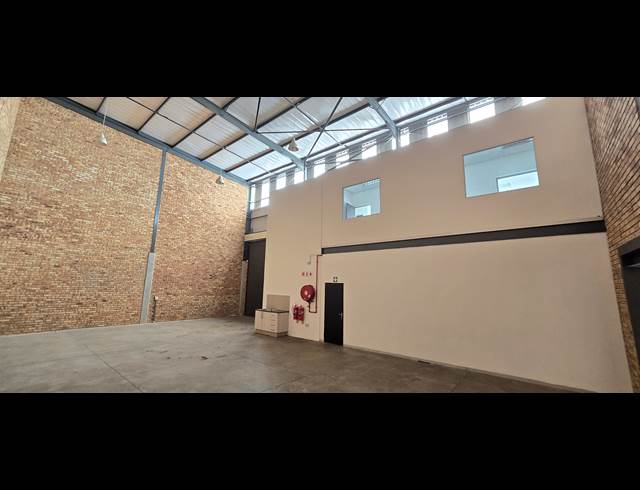 318M² WAREHOUSE TO LET IN NORTH RIDING