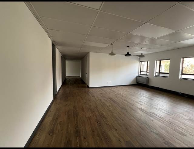 448M² OFFICE TO LET IN HYDE PARK