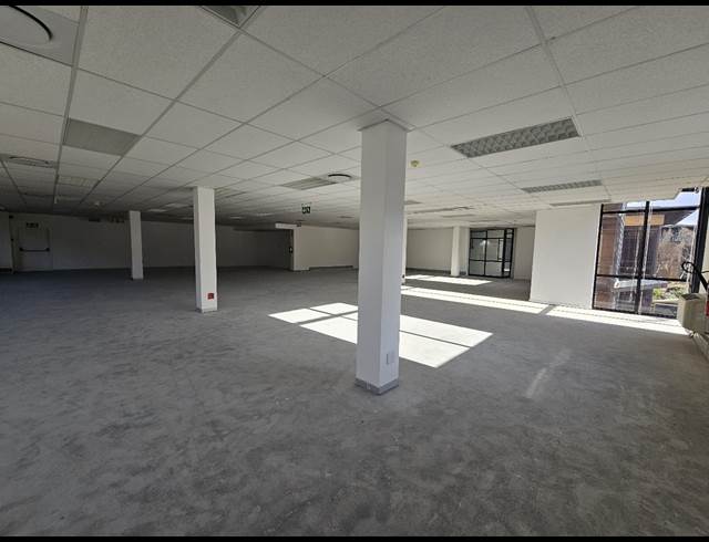 400M² OFFICE TO LET IN PLATTEKLOOF