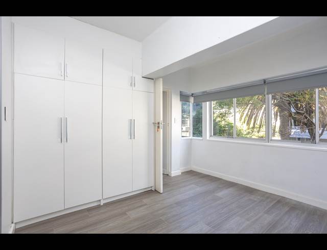 2 BEDROOM APARTMENT TO LET IN SEA POINT