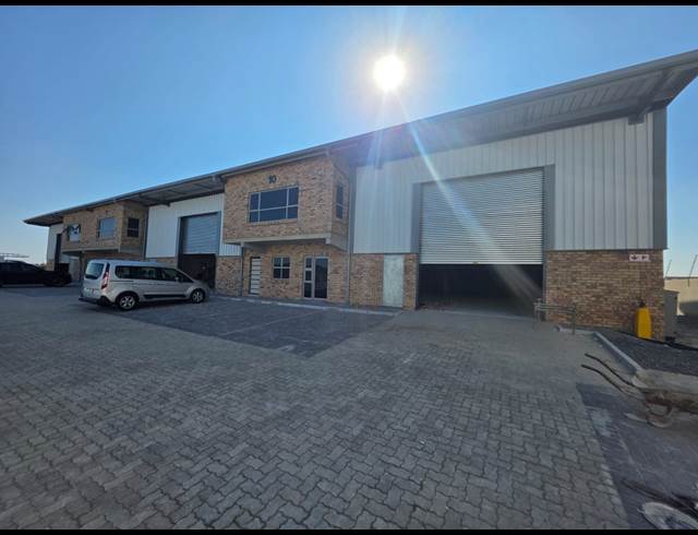 1,350M² WAREHOUSE TO LET IN FIRGROVE INDUSTRIAL ESTATE