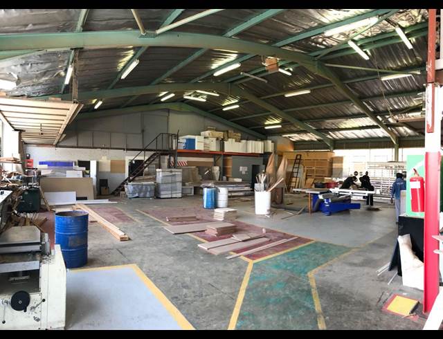 2,400M² WAREHOUSE TO LET IN STRIJDOMPARK