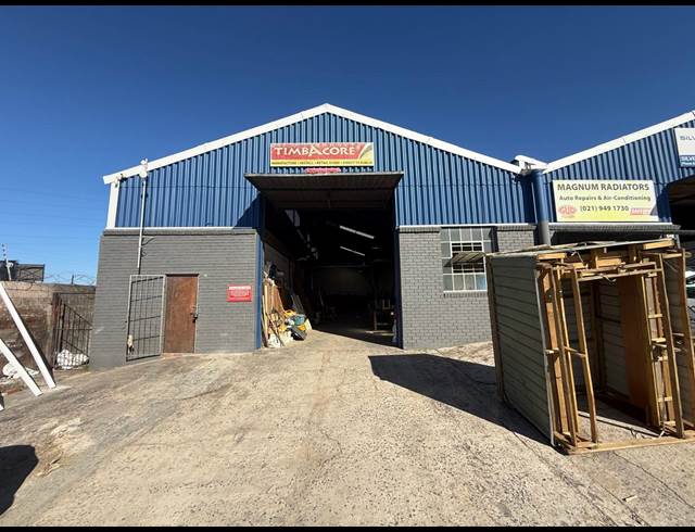 435M² WAREHOUSE TO LET IN STIKLAND INDUSTRIAL