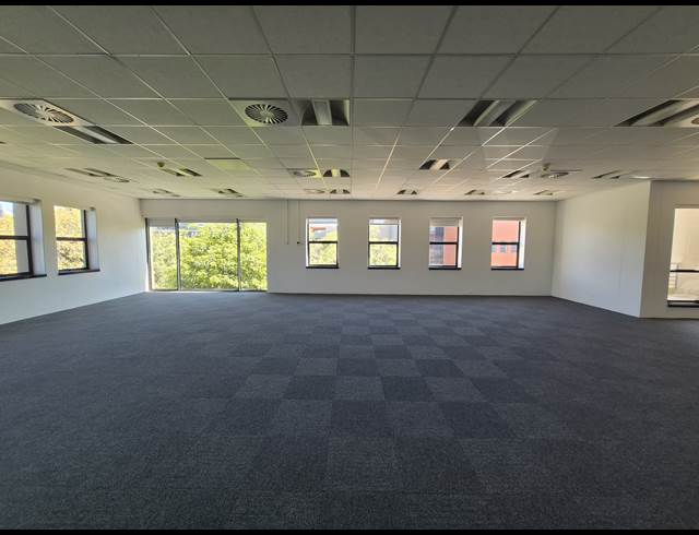 646M² OFFICE TO LET IN SANDTON CENTRAL