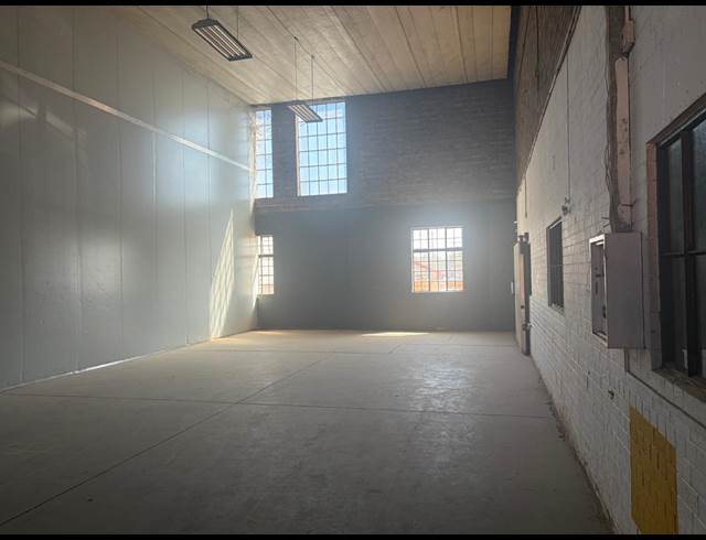 423M² WAREHOUSE TO LET IN CITY DEEP