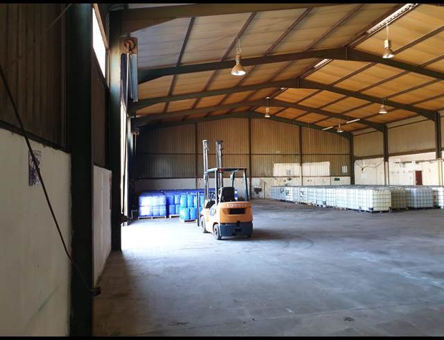 950M² WAREHOUSE TO LET IN POMONA