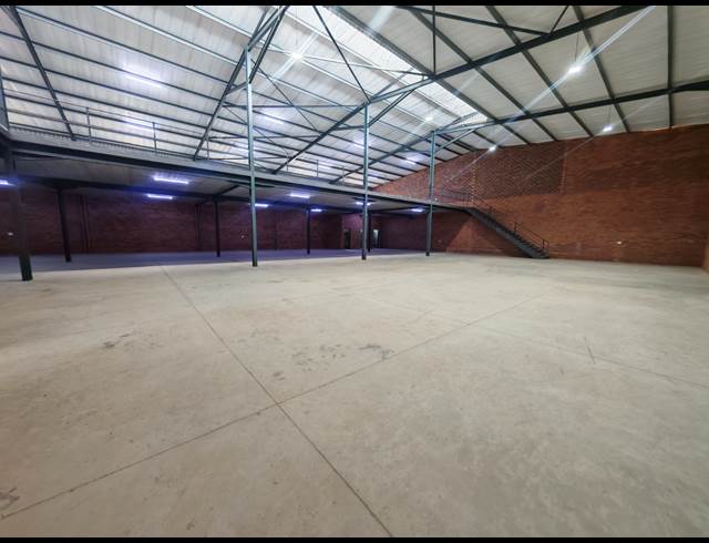 1,155M² WAREHOUSE TO LET IN ORMONDE