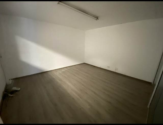 208M² WAREHOUSE TO LET IN SPRINGFIELD