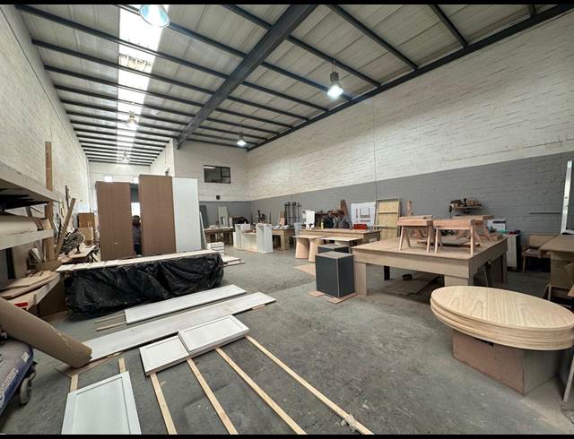 275M² WAREHOUSE TO LET IN PHILIPPI